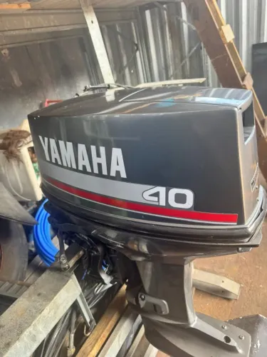 Motor YAMAHA 40 HP 2t c/ partida elétrica e comando a distância 