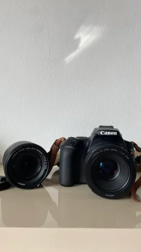 Canon EOS Rebel SL3 + Lente 18-55mm + Lente 50mm f/1.8 STM