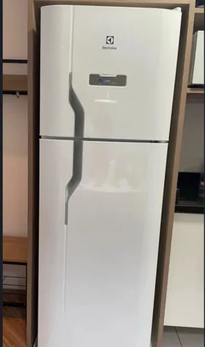 Geladeira Electrolux Frost Free 371 litros apenas 10 meses de uso