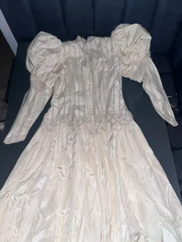 Vestido de noiva antigo de pedraria