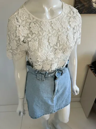 Blusa de Renda Floral Branca Zara Manga Curta - M