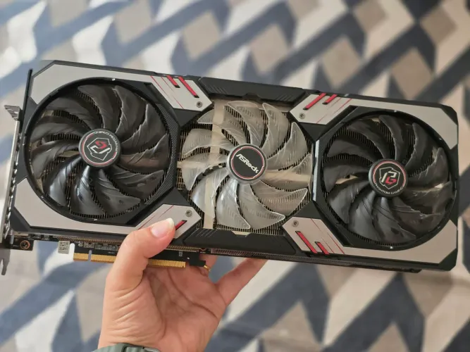 Placa de video Asrock Rx 6800xt phantom 16gb