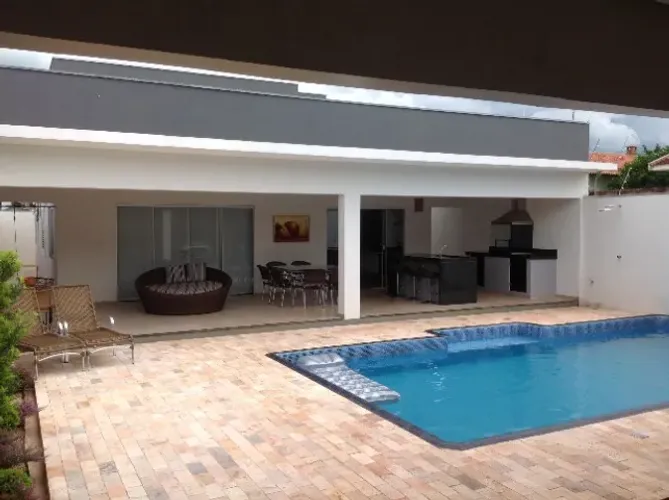 CASA COM PISCINA BAIRRO ALTOS DO ALVORADA - PEDERNEIRAS