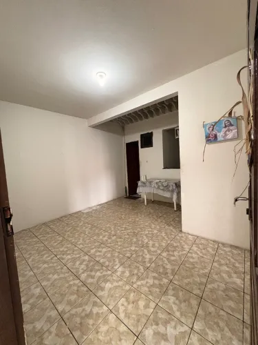 Alugo casa 2 quartos, 1 banheiro, sala e cozinha