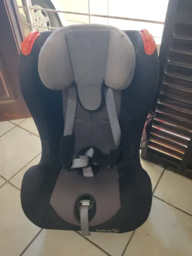 Cadeira de carro infantil.