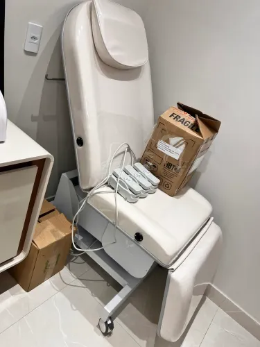 Poltrona Elétrica para procedimentos médicos PROFISSIONAL SOLUS