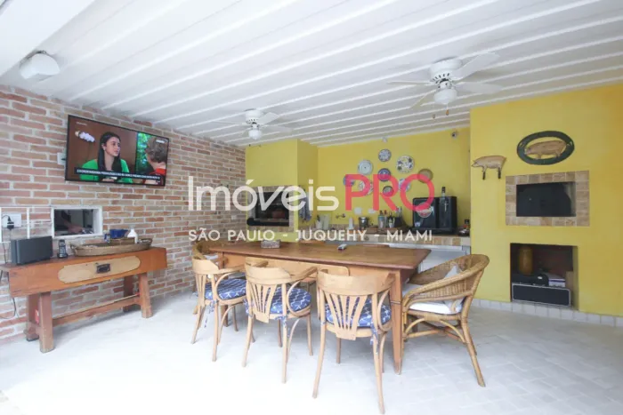 Charme na Cidade Jardim com 4 suítes e 6 vagas.