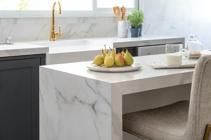 Bancadas de porcelanato, ilha, nicho, península, pia de banheiro porcelanato.