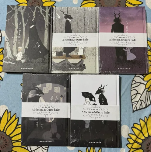 Manga A Menina do Outro Lado, Volumes: 1, 2, 3.