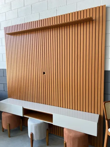Painel Ripado Prime 2,30 com Nicho ÚLTIMA PEÇA