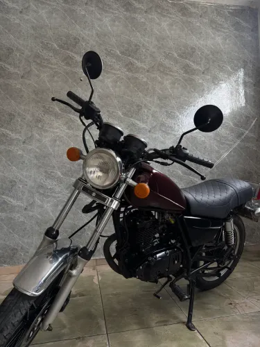 Intruder 125 customizada