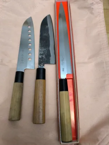 3 facas de cozinha japonesa.