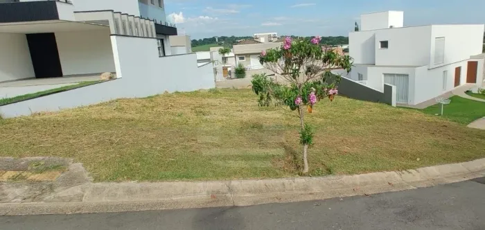 Terreno a venda no condomínio Parque das Quaresmeiras, com 426 metros