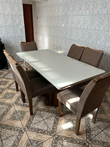 VENDO MESA COM 6 CADEIRA E HACK DE MADEIRA MACIÇA
