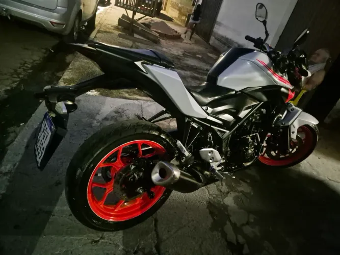 Moto Yamaha MT03