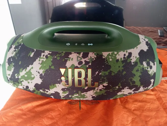 Vendo bombox 4 zerada menos de um mês de uso