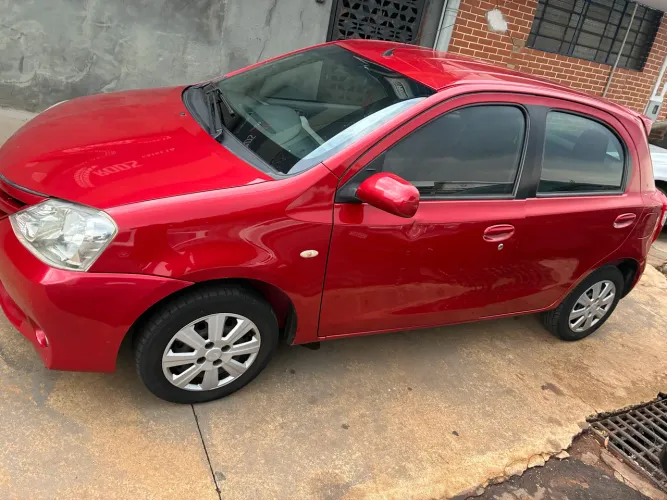 Toyota Etios XS 1.3 Flex 16V 5P Mec. 2013