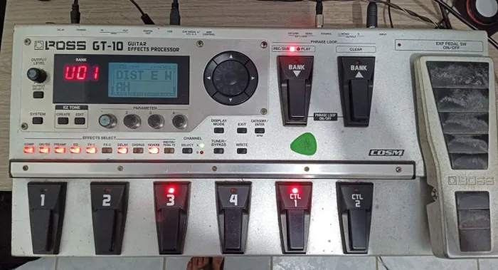 Pedaleira Boss gt10