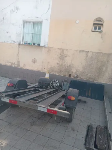 Veículo carrocinha pra motos