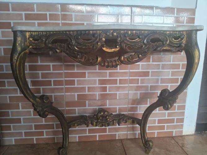 Aparador estilo LUIZ XV, para pessoas de bom gosto. Peça de rara beleza , de antiquário.
