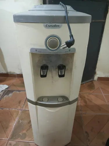 Bebedouro bom, no precinho pra levar logo (faço entrega mas o preço muda dependo da dtacia