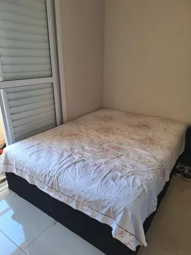 Cama de casal com molas ensacadas