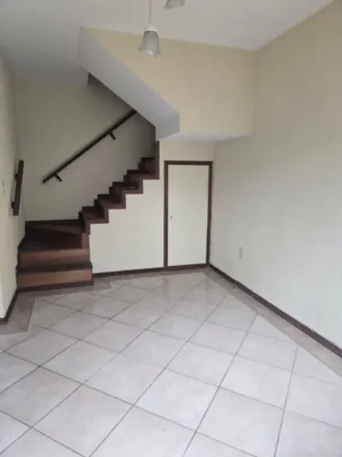 Sobrado 2 quartos com vaga coberta em condomínio fechado - Penha