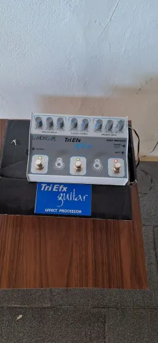 Pedaleira Ladscaoe Triefx (Nova)