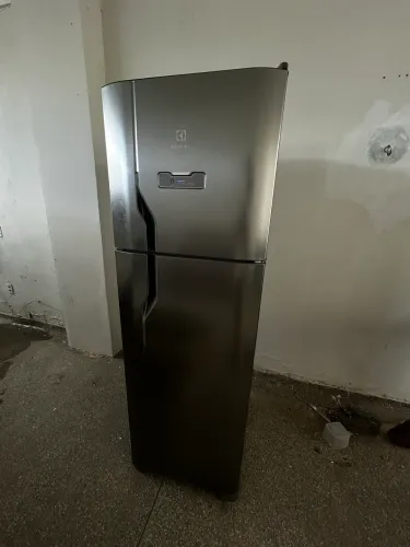 ? R$ 3.800 Geladeira Electrolux Frost Free Inverter - Excelente Estado