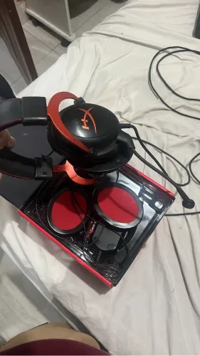 2 headsets hyper x cloud ll + mouse g203 logitech + mousepad hyper x grande
