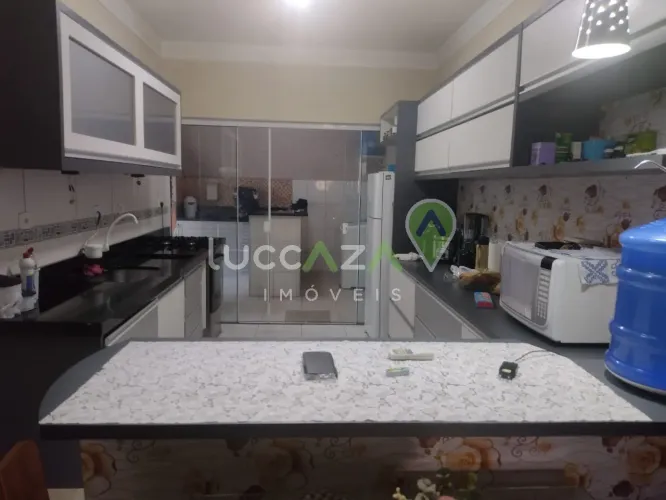 Casa à venda em Jacareí-SP, no bairro Conjunto Habitacional Marinho: 2 quartos, 1 sala, 1 