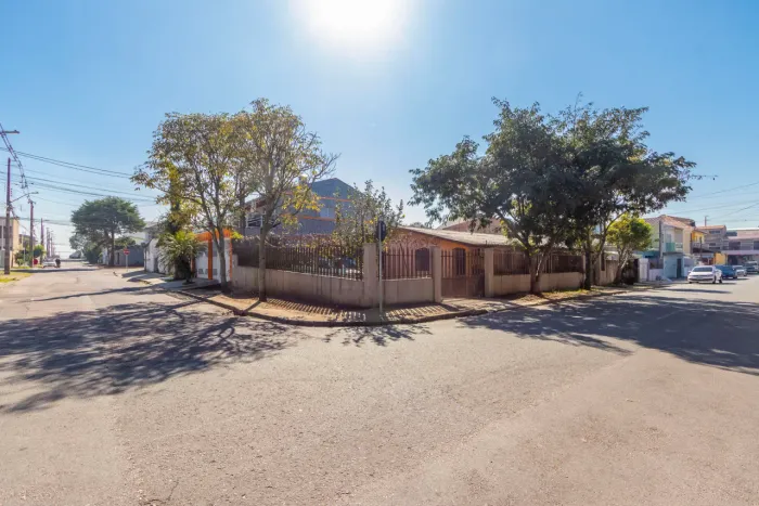 Terreno de esquina com potencial comercial!