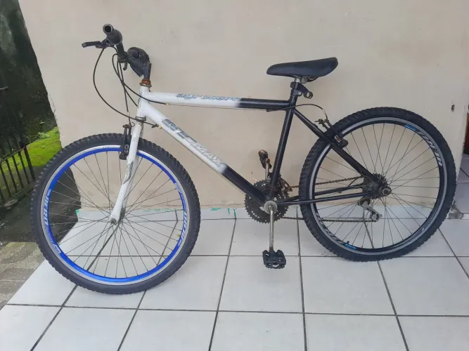 Bicicleta aro 26 com marcha
