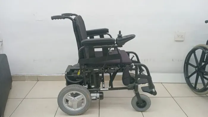 CADEIRA MOTORIZADA SEMINOVA À VENDA