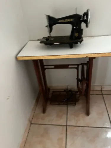Máquina de costura manual
