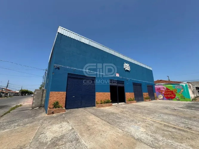 Salão Comercial com Aproximadamente 113m² no CPA II