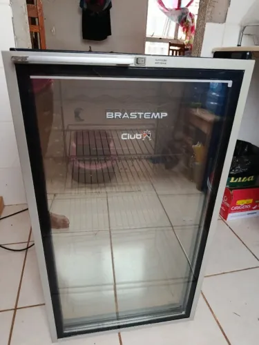 Cervejeira em ótimo estado