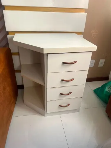 Cômoda com gaveteiro
