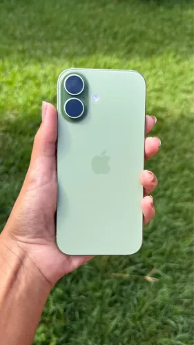 iPhone 17 verde sálvia