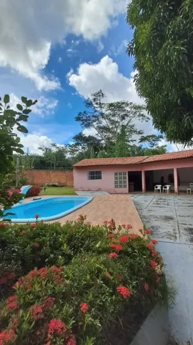 Casa linda estilo sitio, terreno de quadra inteira