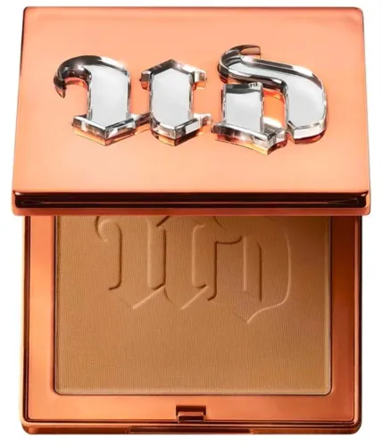 Base em pó Urban Decay Stay Naked The Fix na tonalidade 50W com esponja