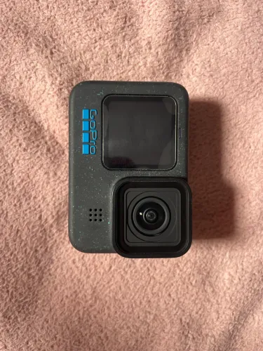 GoPro 12 Black com acessórios