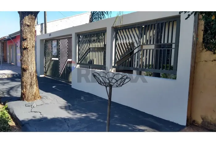 Encantadora Casa no Jardim do Sol, Cosmópolis