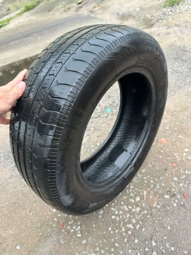 Oportunidade! Pneu 205/60 15 bem conservado