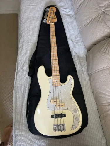 Baixo Squier