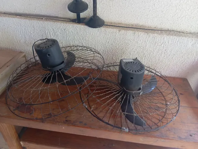 2 VENTILADORES GRANDES 300$