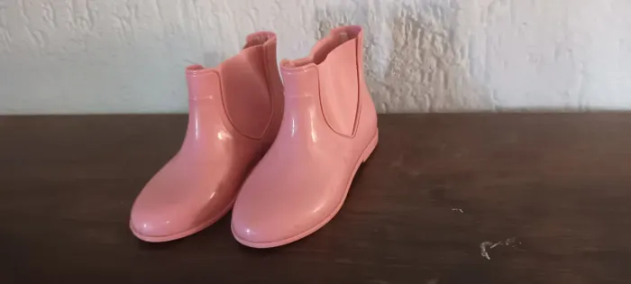 Bota cano curto rosa tamanho 25