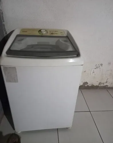Máquina de lavar com defeito para aproveitamento de peças ou concerto.