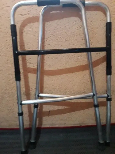 Andador dobrável