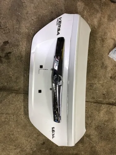 Tampa traseira nissan versa 2020 original